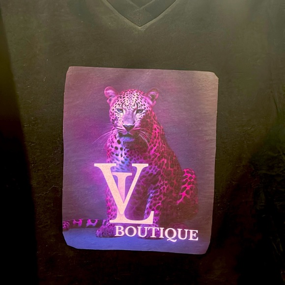 NWT Violet Leopard Boutique Purple Leopard Print Womens T Shirt - Picture 2 of 2